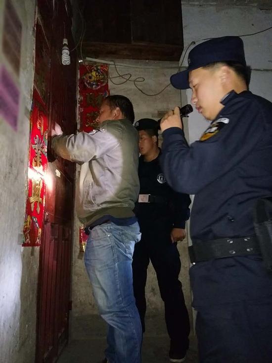 攀枝花粗心妈妈误将幼女锁家中 